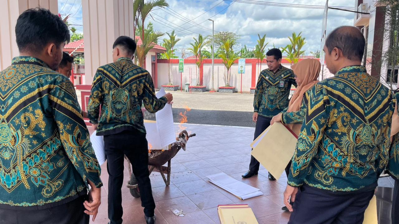 PEMUSNAHAN BUKU REGIS 2026 3